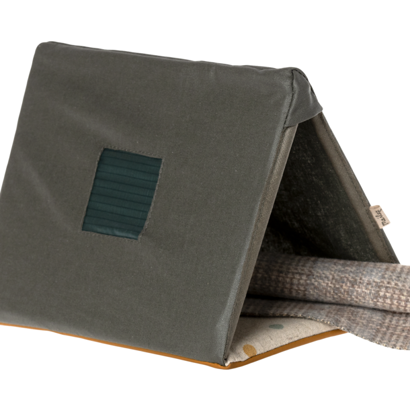 Tente Individuelle Souris en tissu gris avec ouverture triangulaire, idéale pour animaux