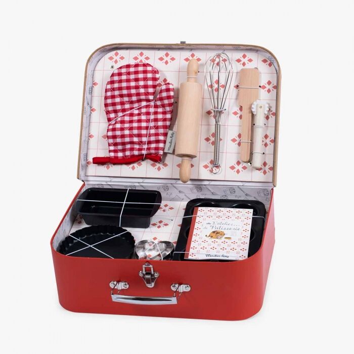 Valise Pâtisserie - Les Jouets d'Hier, ensemble de jouets de cuisine pour enfants avec ustensiles.