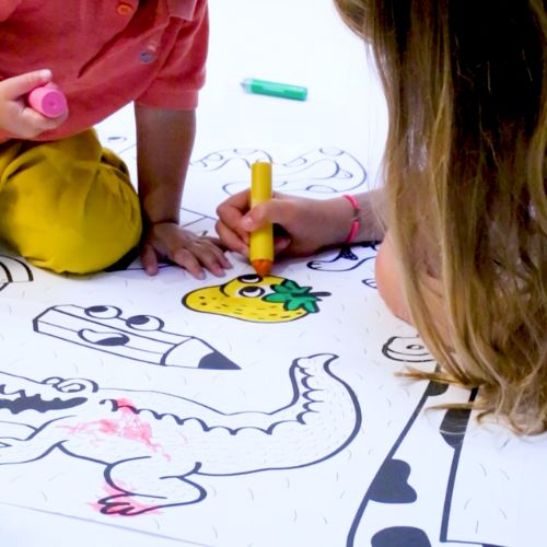 My first art - Poster géant à colorier avec enfants coloriant des dessins amusants.