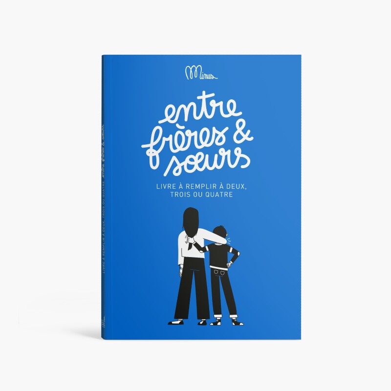Entre Frères et Sœurs : livre bleu avec silhouettes de deux enfants, amitié
