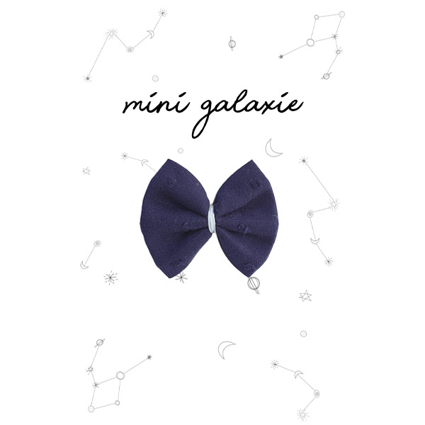 Barrette mini nœud – bleu nuit plumetis, accessoire élégant pour cheveux