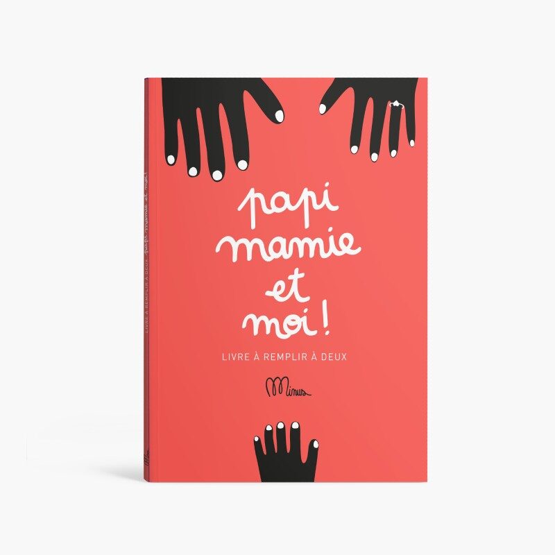 PAPI, MAMIE ET MOI ! Livre à remplir à 2, couverture rouge avec mains noires
