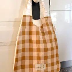 Serviette élastique vichy Moutarde accrochée, motif à carreaux, pratique et élégante
