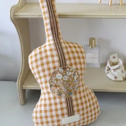 Boîte à musique Guitare Vichy Moutarde, motif à carreaux, design original