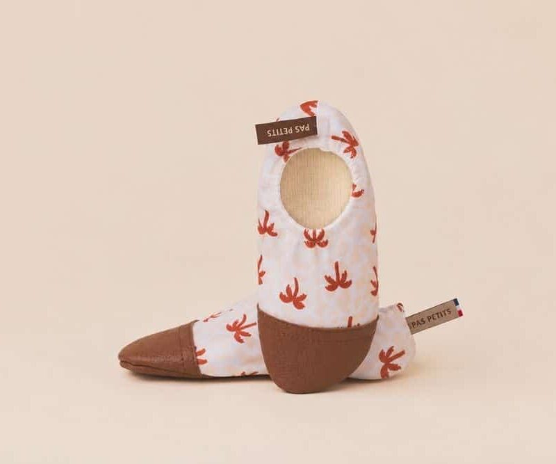 Chaussons Tout Terrain - Les Petits Oasis, motifs feuilles rouges, semelle marron