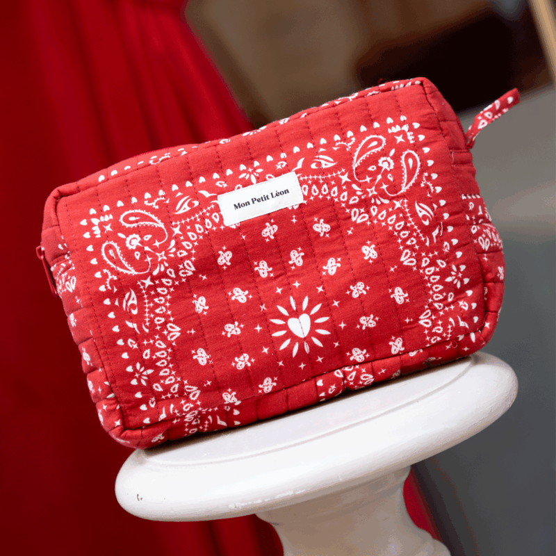 Trousse de toilette coton matelassé - Bandana Cherry, motif bandana rouge et blanc